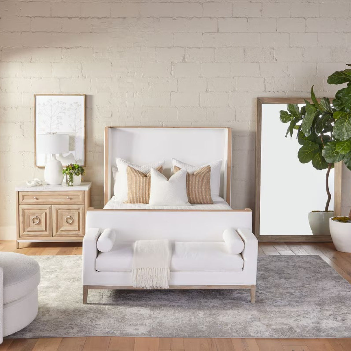   White Upholstered Bed | Oroa.com