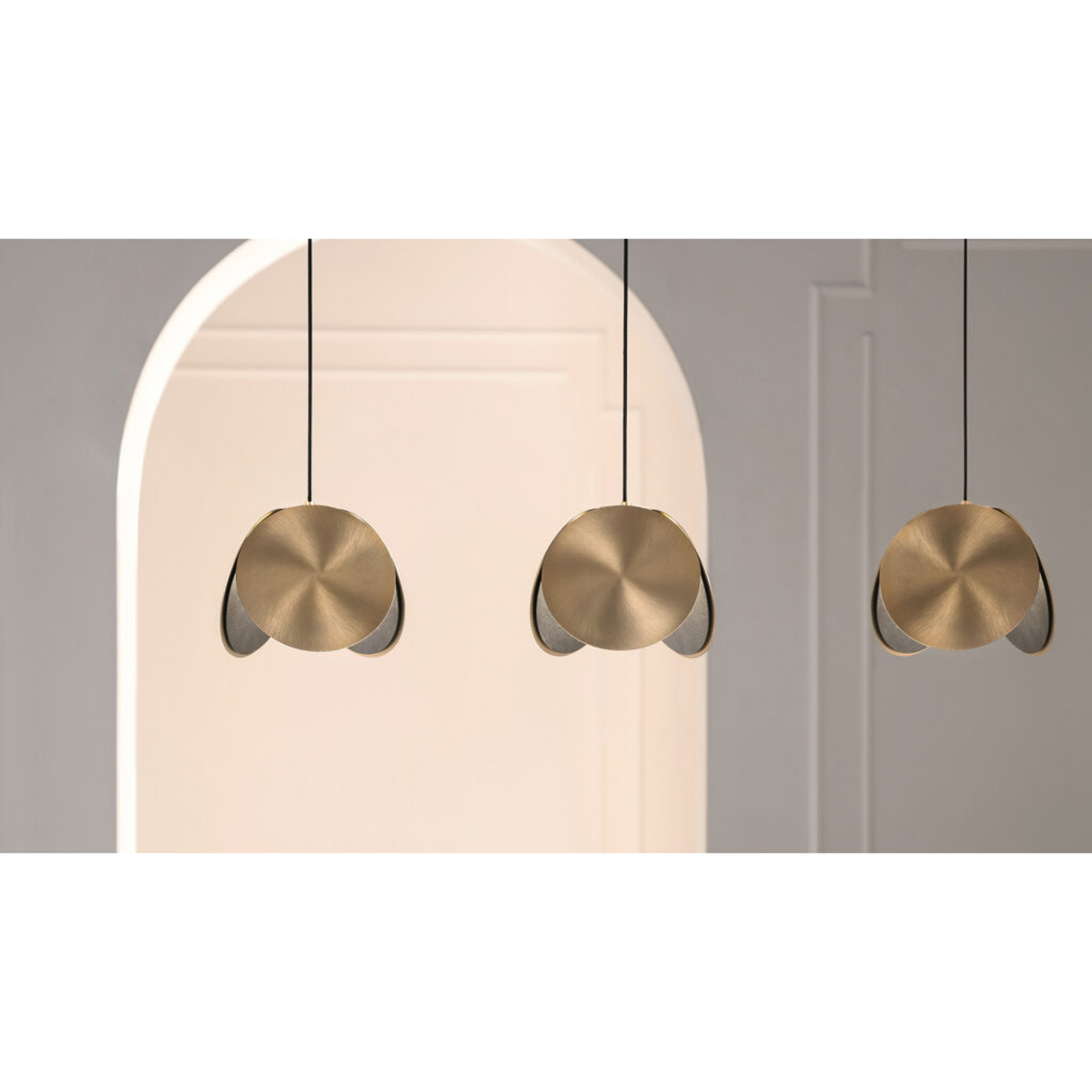   Painted Metal Discs Hanging Lamp | Oroa.com