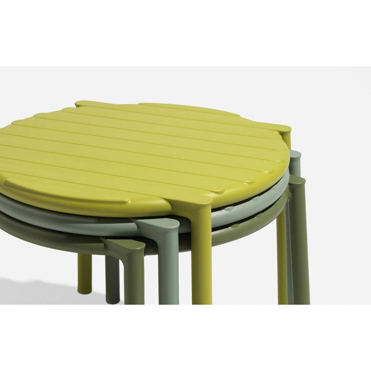   Slatted Round Outdoor Coffee Table | Oroa.com