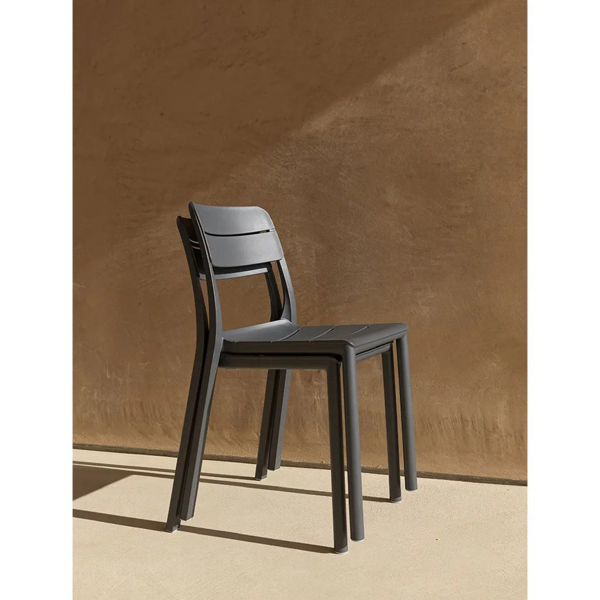  Fiberglass Outdoor Monobloc Dining Chair | Oroa.com