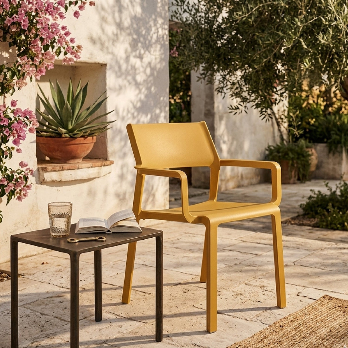   Open-back Outdoor Dining Armchair | Oroa.com