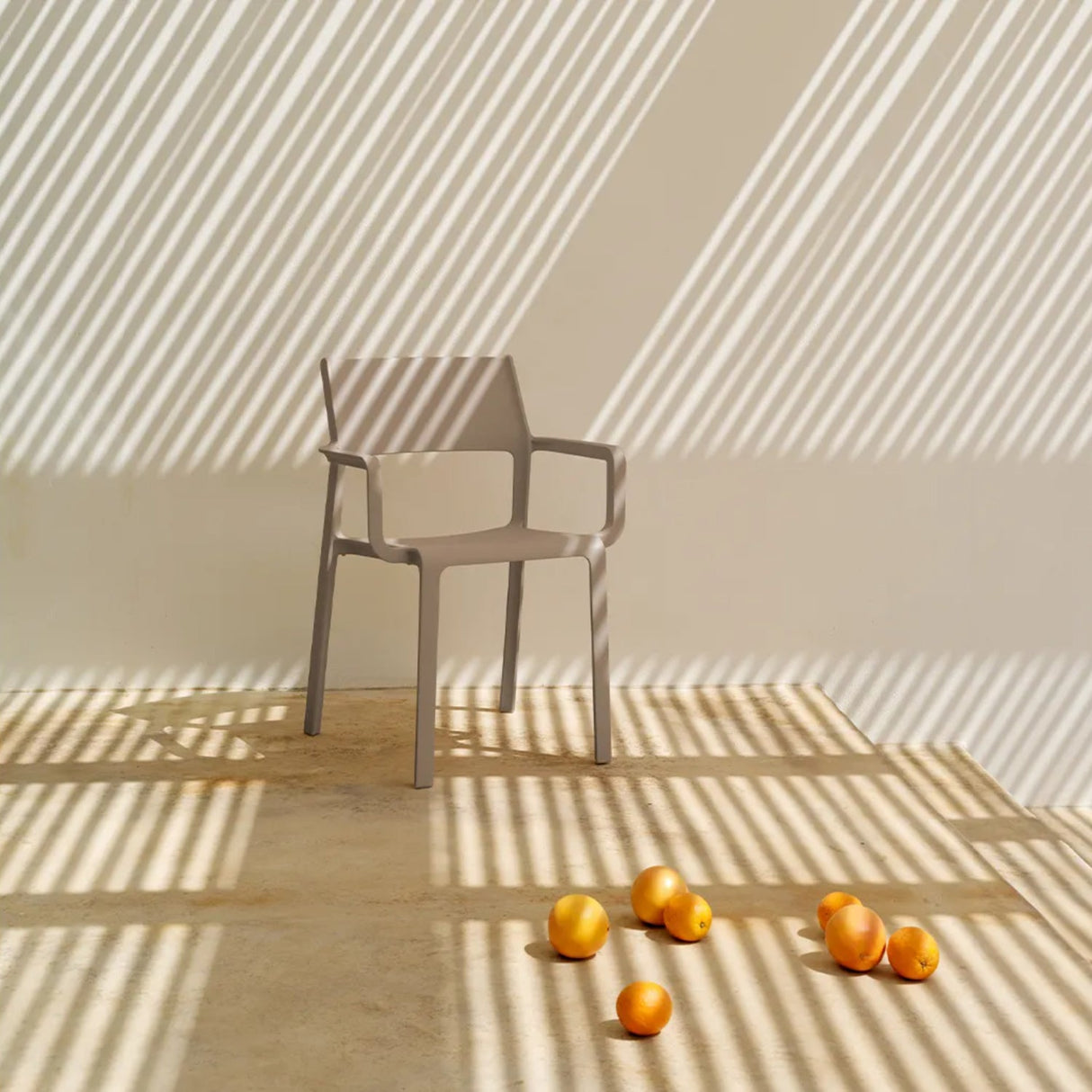  Open-back Outdoor Dining Armchair | Oroa.com