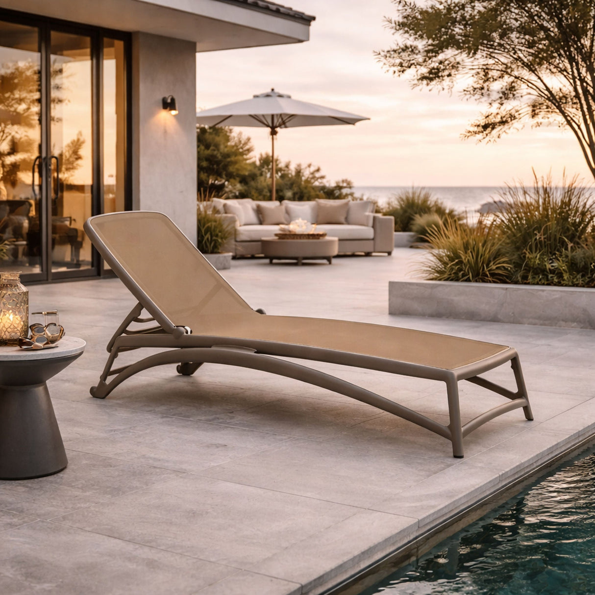   Fiberglass Frame Outdoor Chaise Lounge | Oroa.com