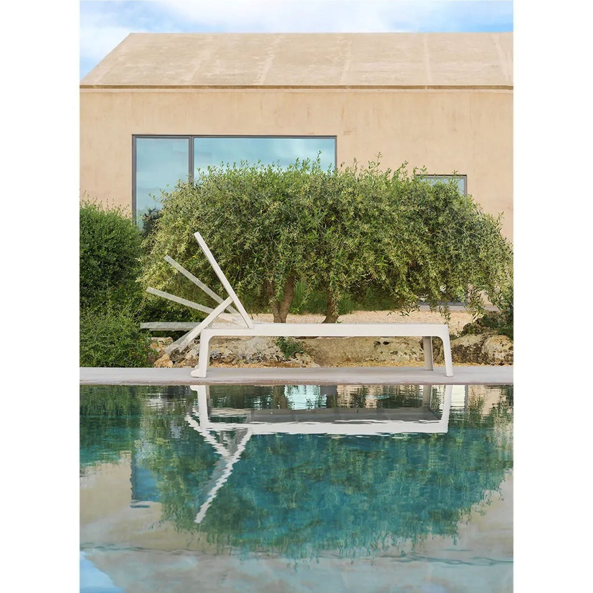   Stackable Fiberglass Outdoor Chaise Lounge | Oroa.com