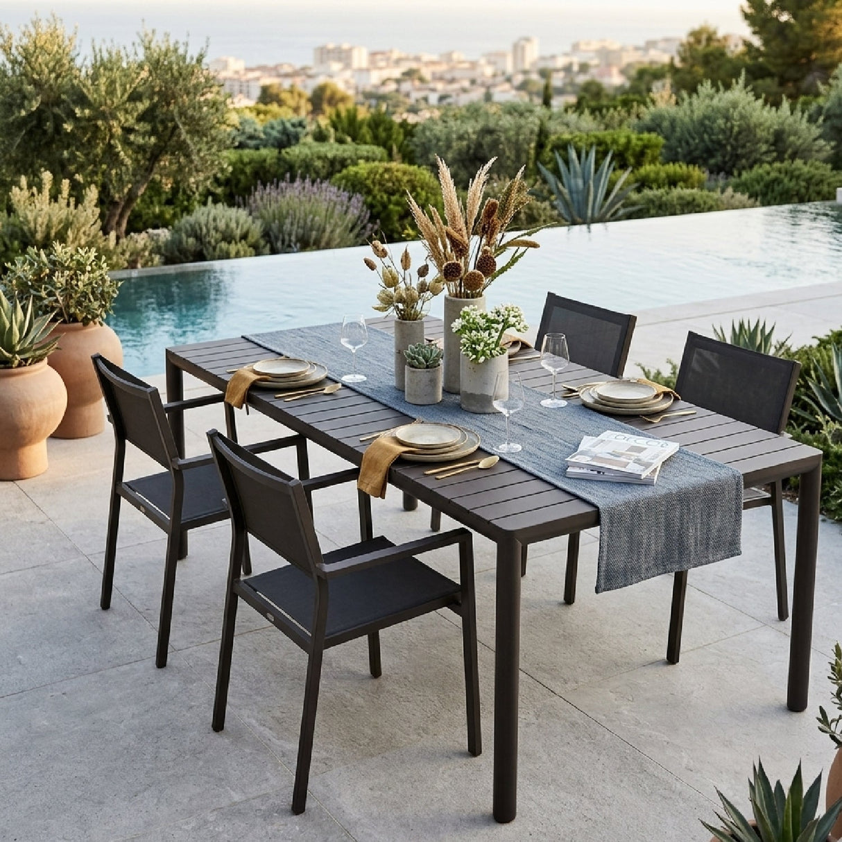   Slatted Extendable Outdoor Dining Table | Oroa.com