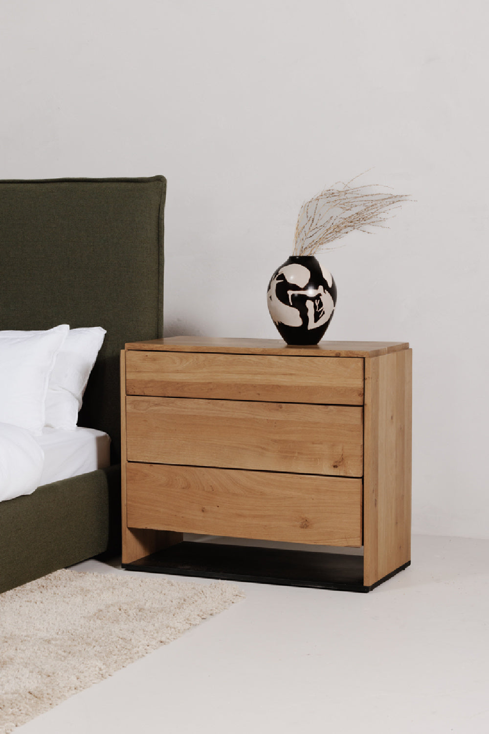   Modern European furniture - Green Tall Headboard King Bed - www.oroa.com | Oroa.com