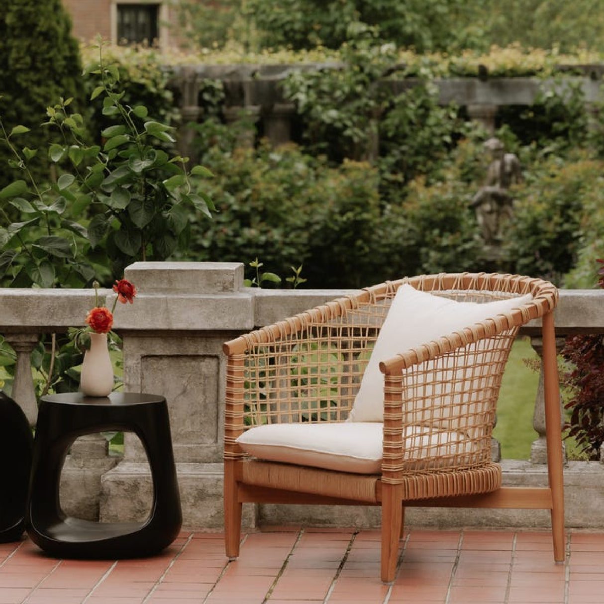   Modern European furniture - White Weave Outdoor Lounge Chair - www.oroa.com | Oroa.com