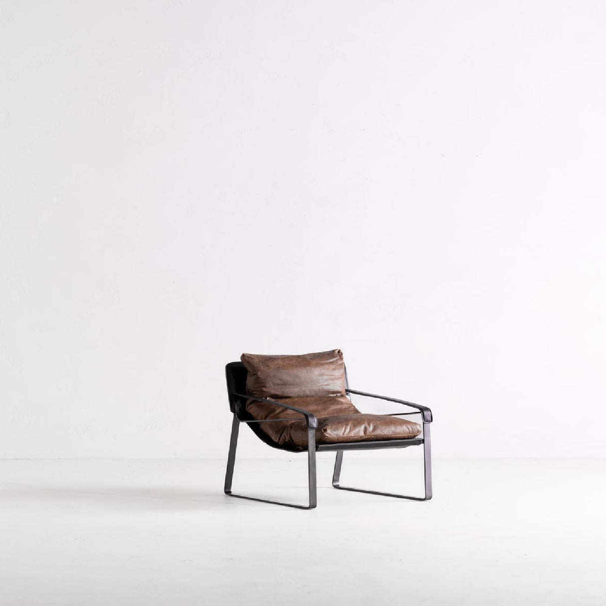   Modern European furniture - Leather Modern Classic Accent Chair - www.oroa.com | Oroa.com