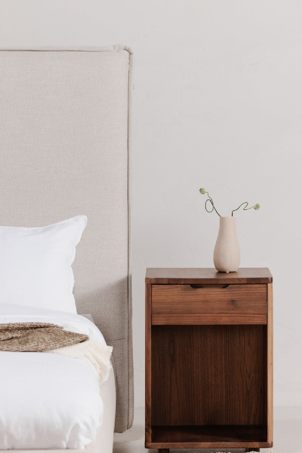   Modern European furniture - Beige Linen Blend Bed - www.oroa.com | Oroa.com