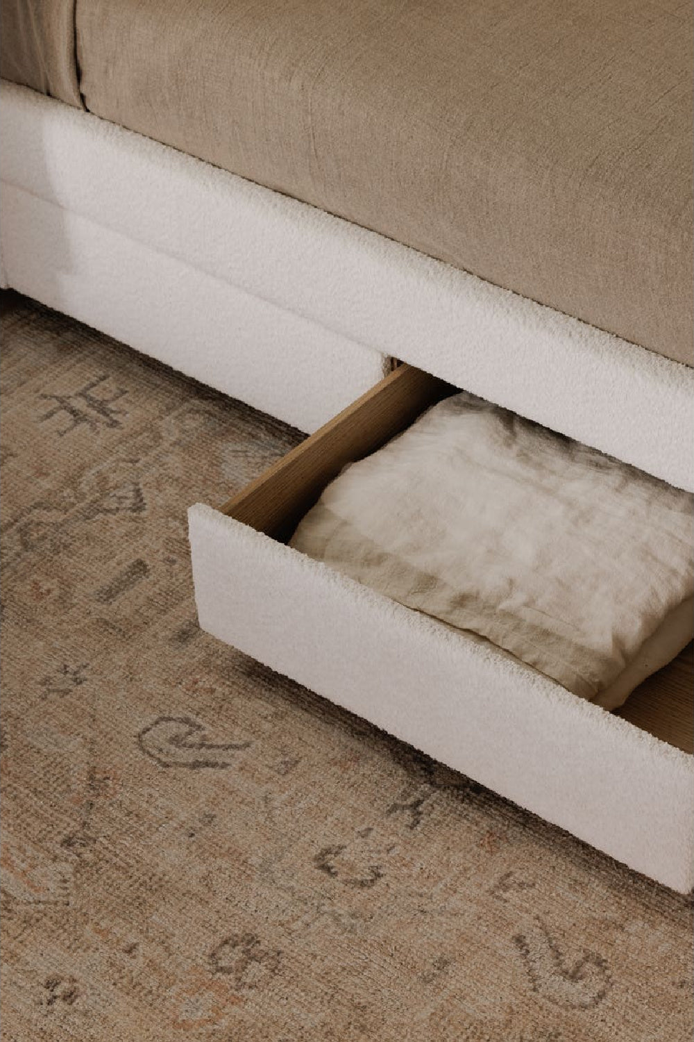   Modern European furniture - Upholstered Storage Bed - www.oroa.com | Oroa.com