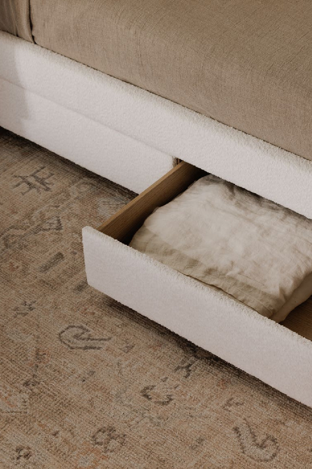  Modern European furniture - Upholstered Storage Bed - www.oroa.com | Oroa.com