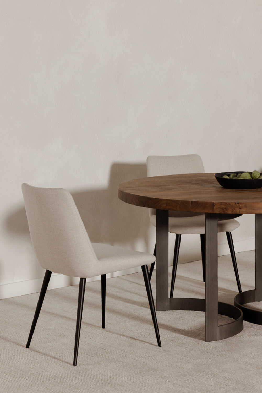   Brown Acacia Round Dining Table | Oroa.com
