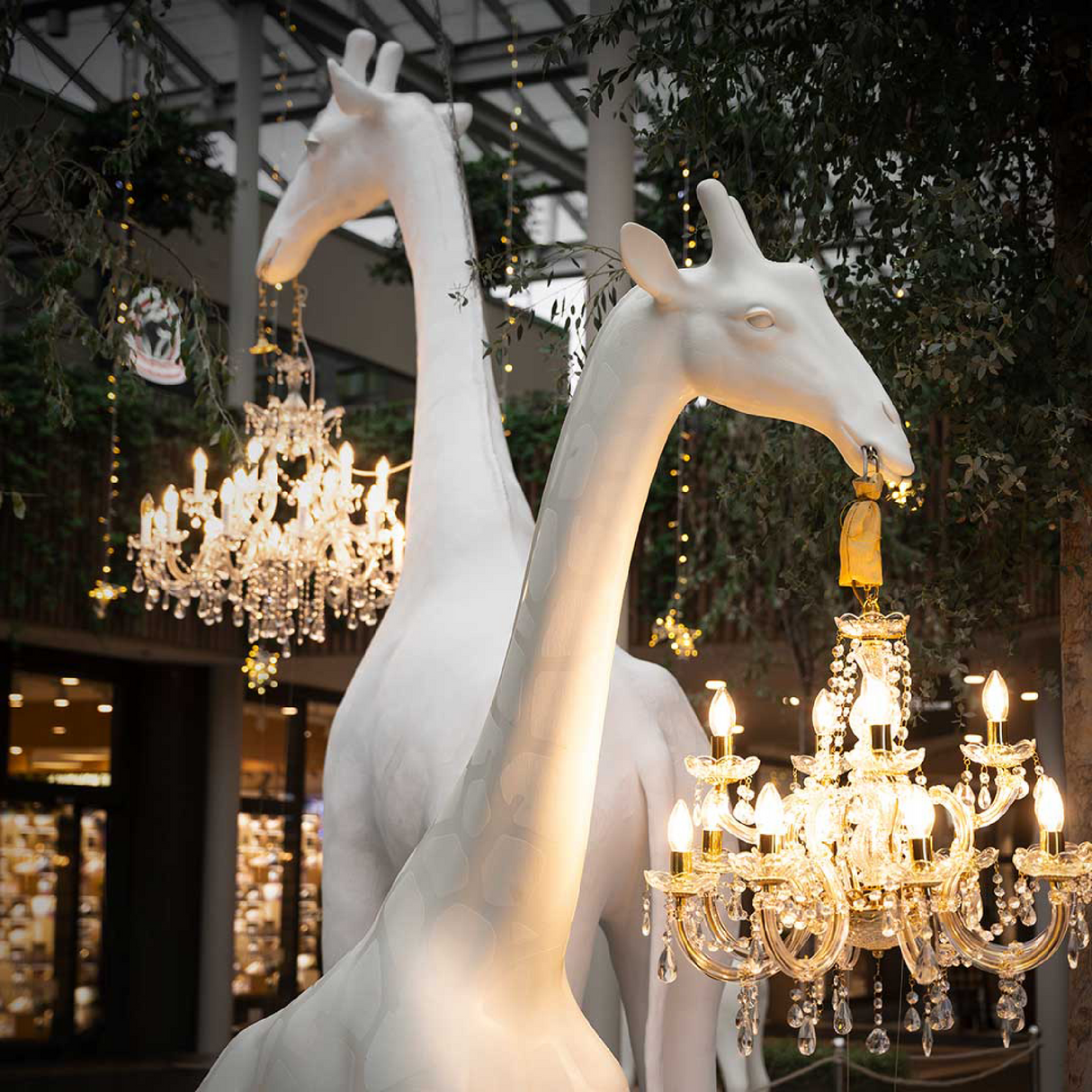   Outdoor Giraffe Statue Chandelier | Oroa.com