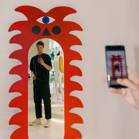   Red Figurative Palm Mirror XL | Oroa.com
