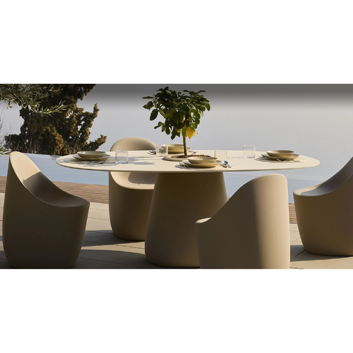   Modern Minimalist Chair | Oroa.com