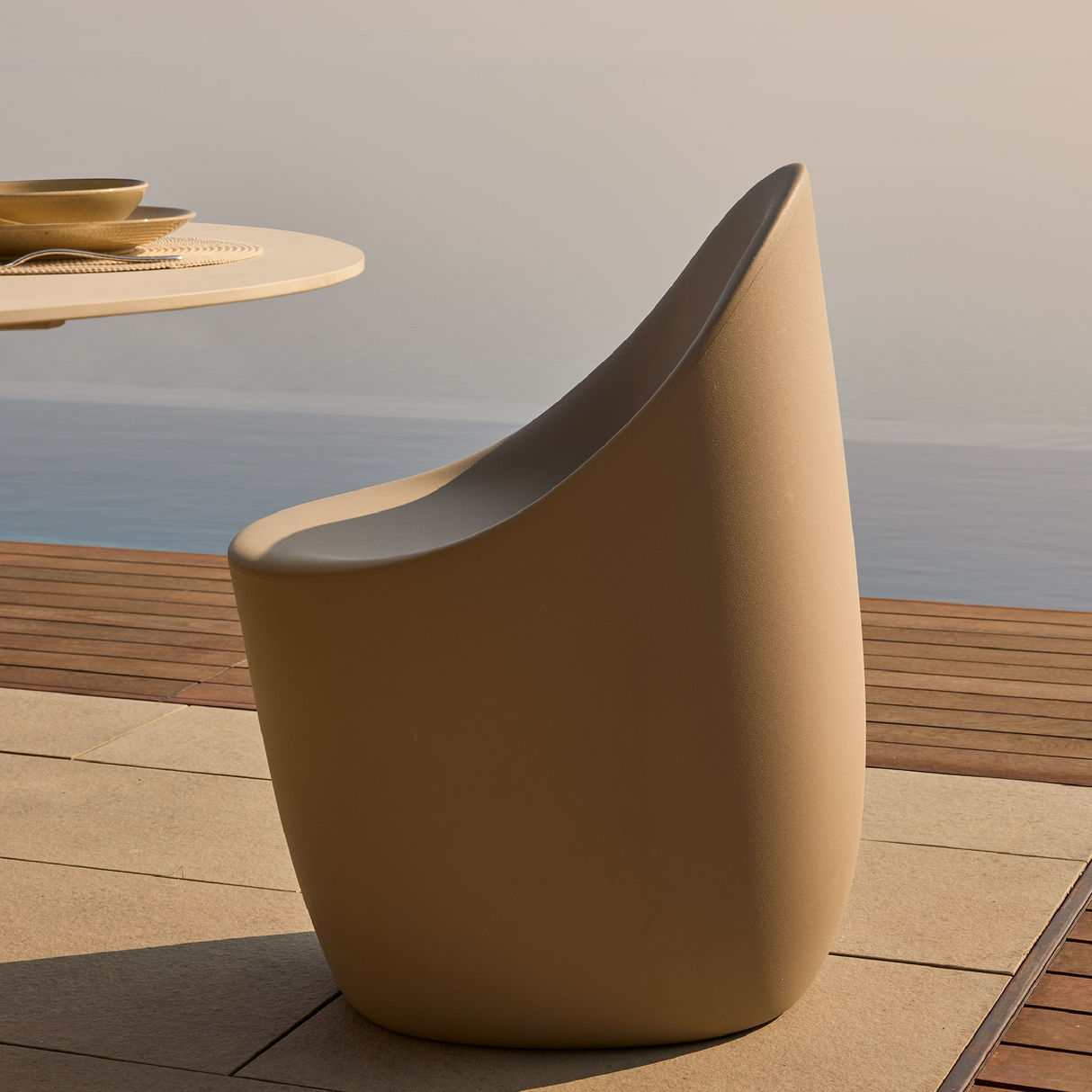   Modern Minimalist Chair | Oroa.com