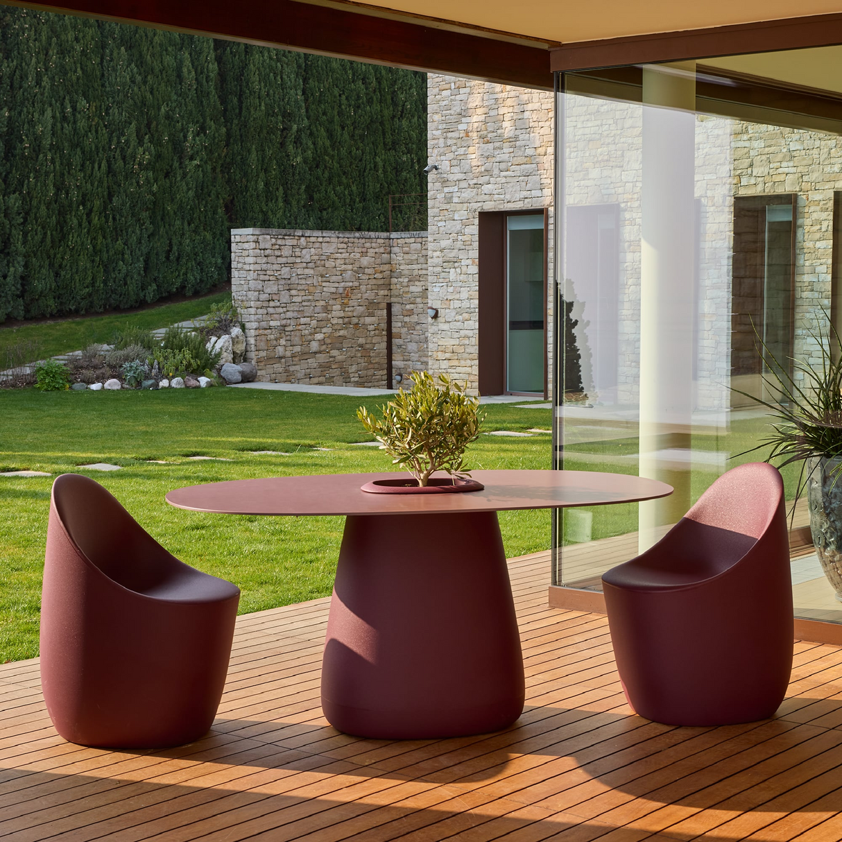   Indoor/Outdoor Bucket Dining Table | Oroa.com