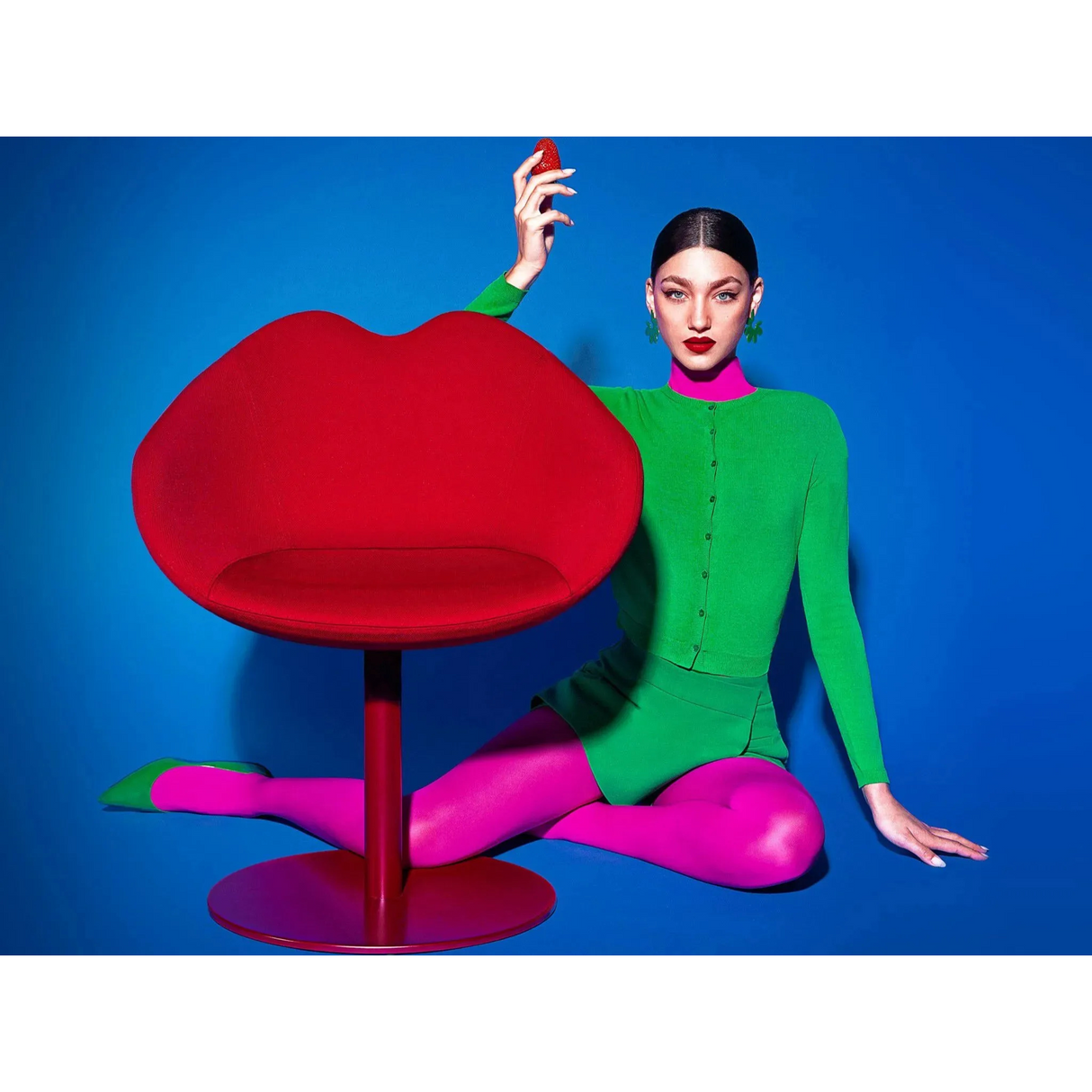   Lips-Shaped Swivel Chair | Oroa.com