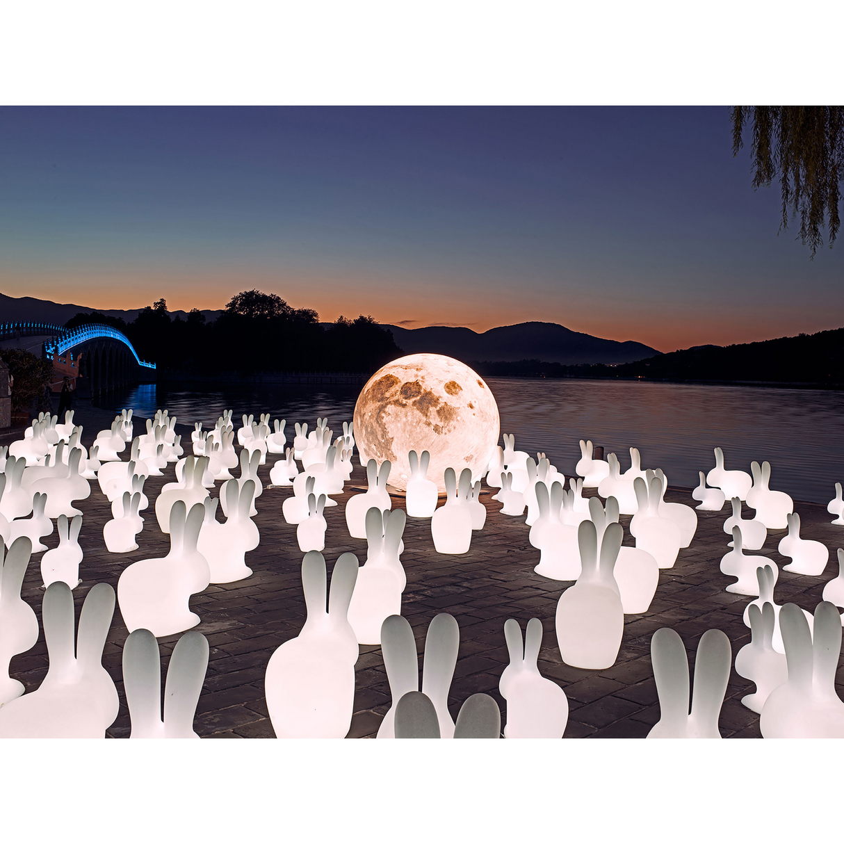   White Rabbit Chair LED Lamp | Oroa.com