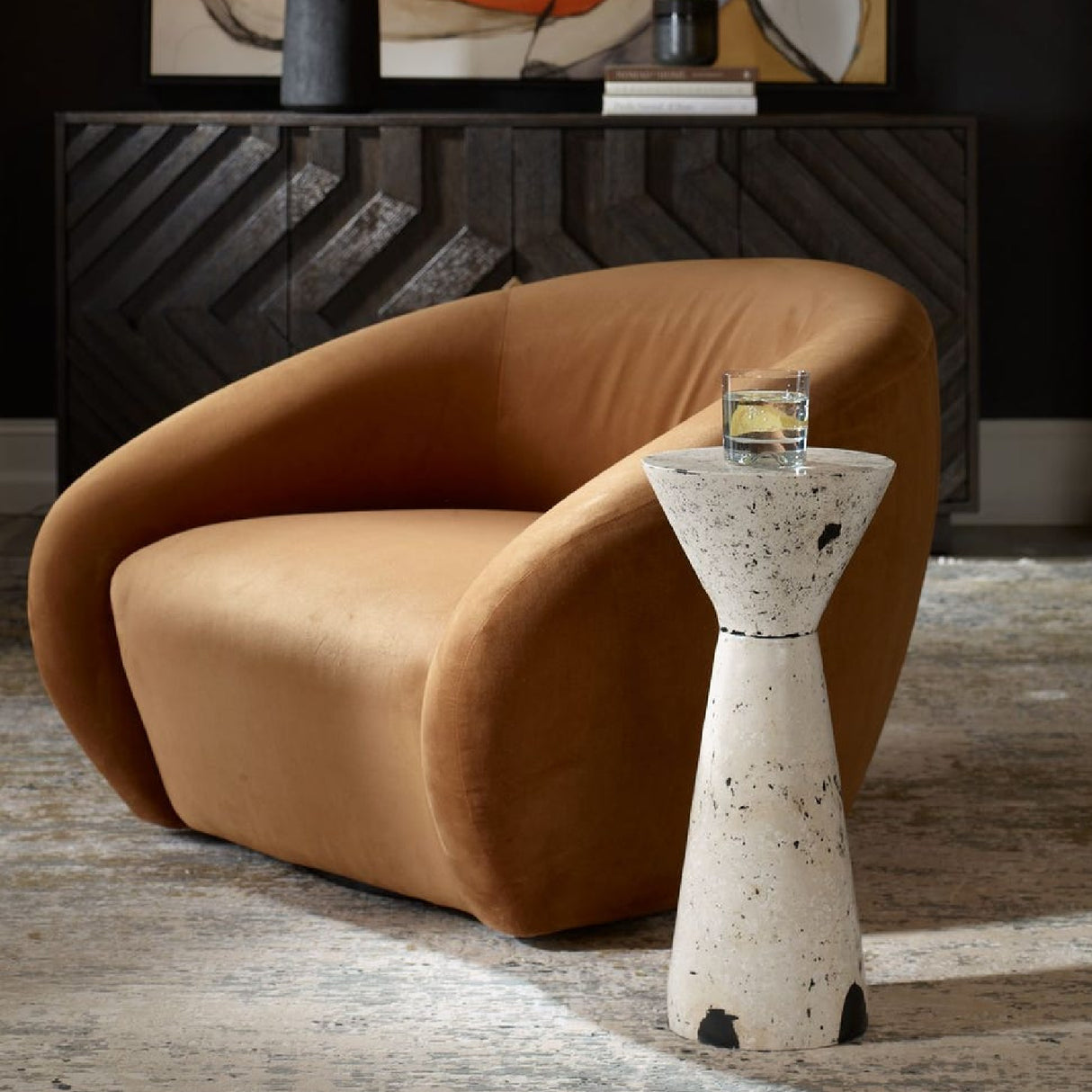   Curved-Back Velvet Swivel Chair | Oroa.com