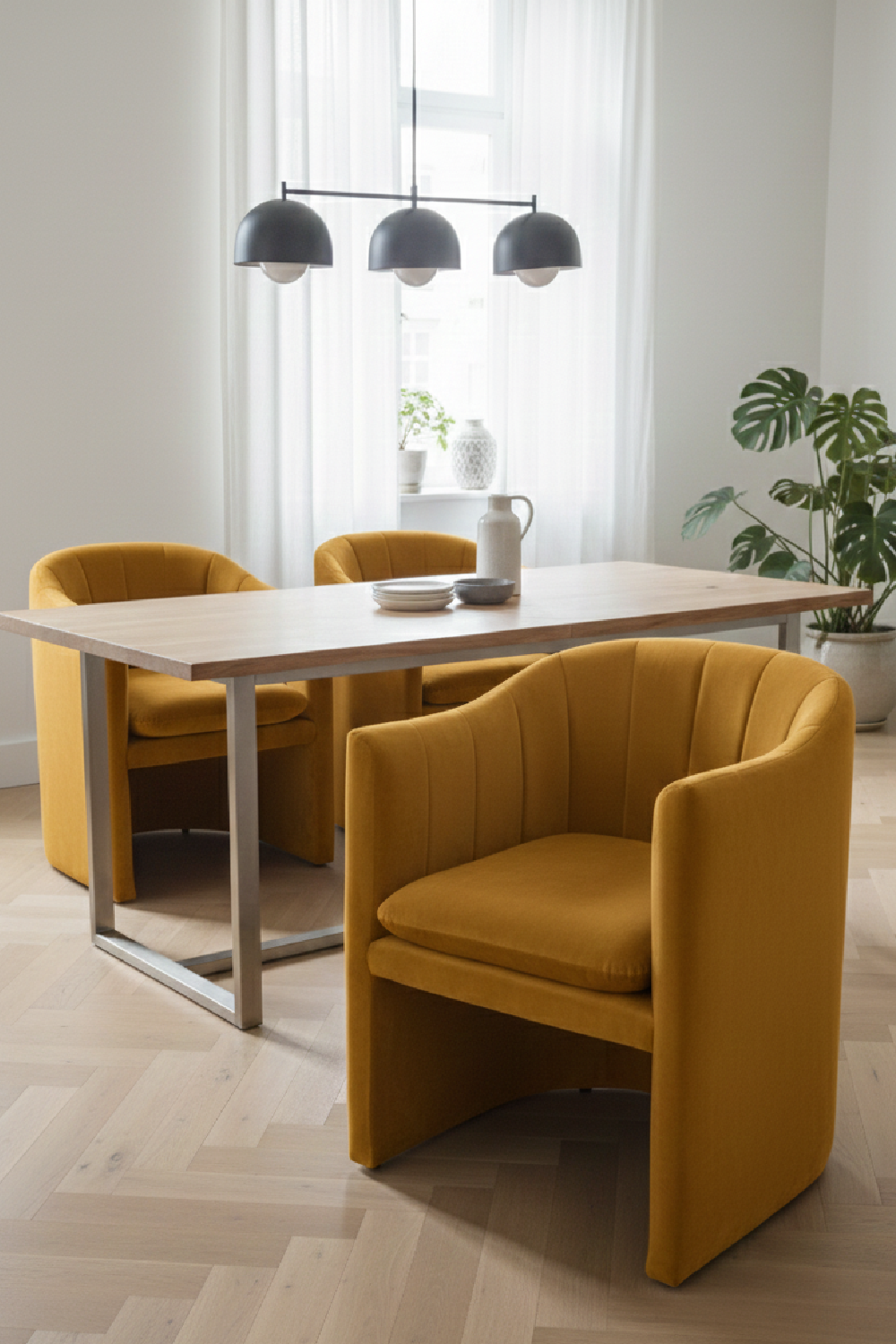   Velvet Curved Dining Chair | Oroa.com