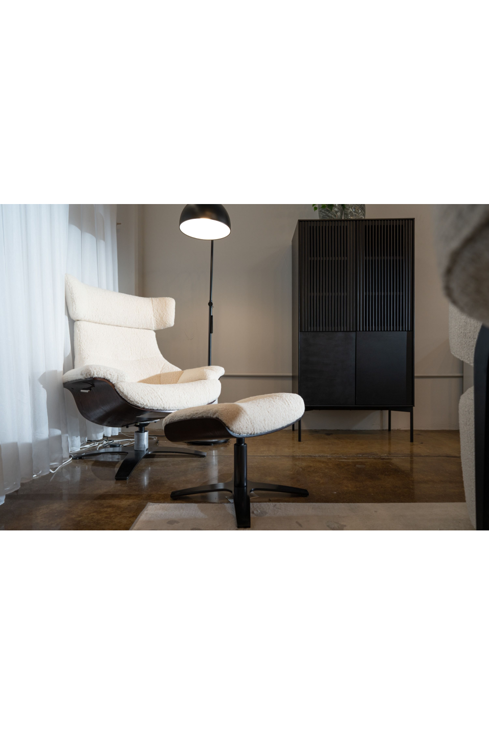   Beige Lounge Chair & Ottoman | Oroa.com
