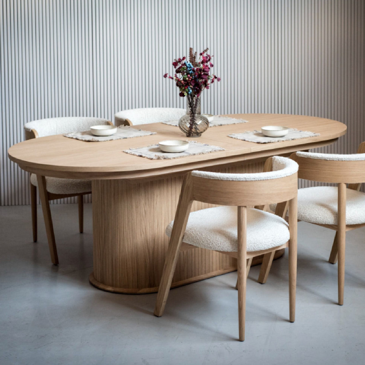   Oak Extendable Dining Table | Oroa.com