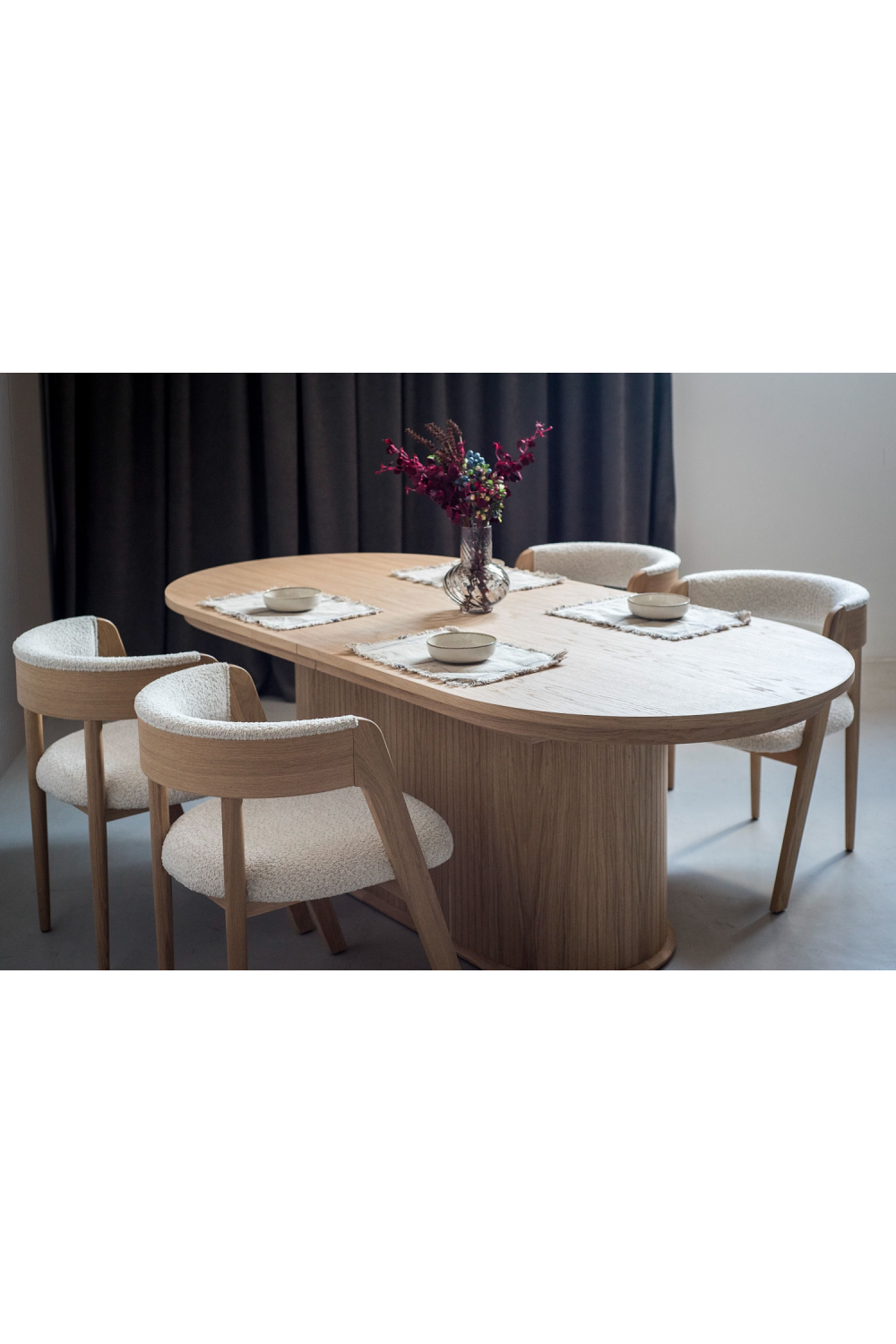   Oak Extendable Dining Table | Oroa.com