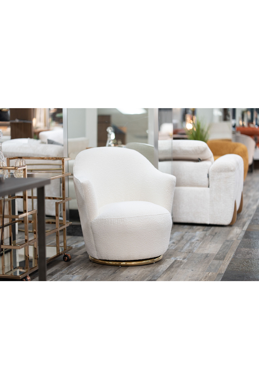   White Sherpa Swivel Accent Chair | Oroa.com