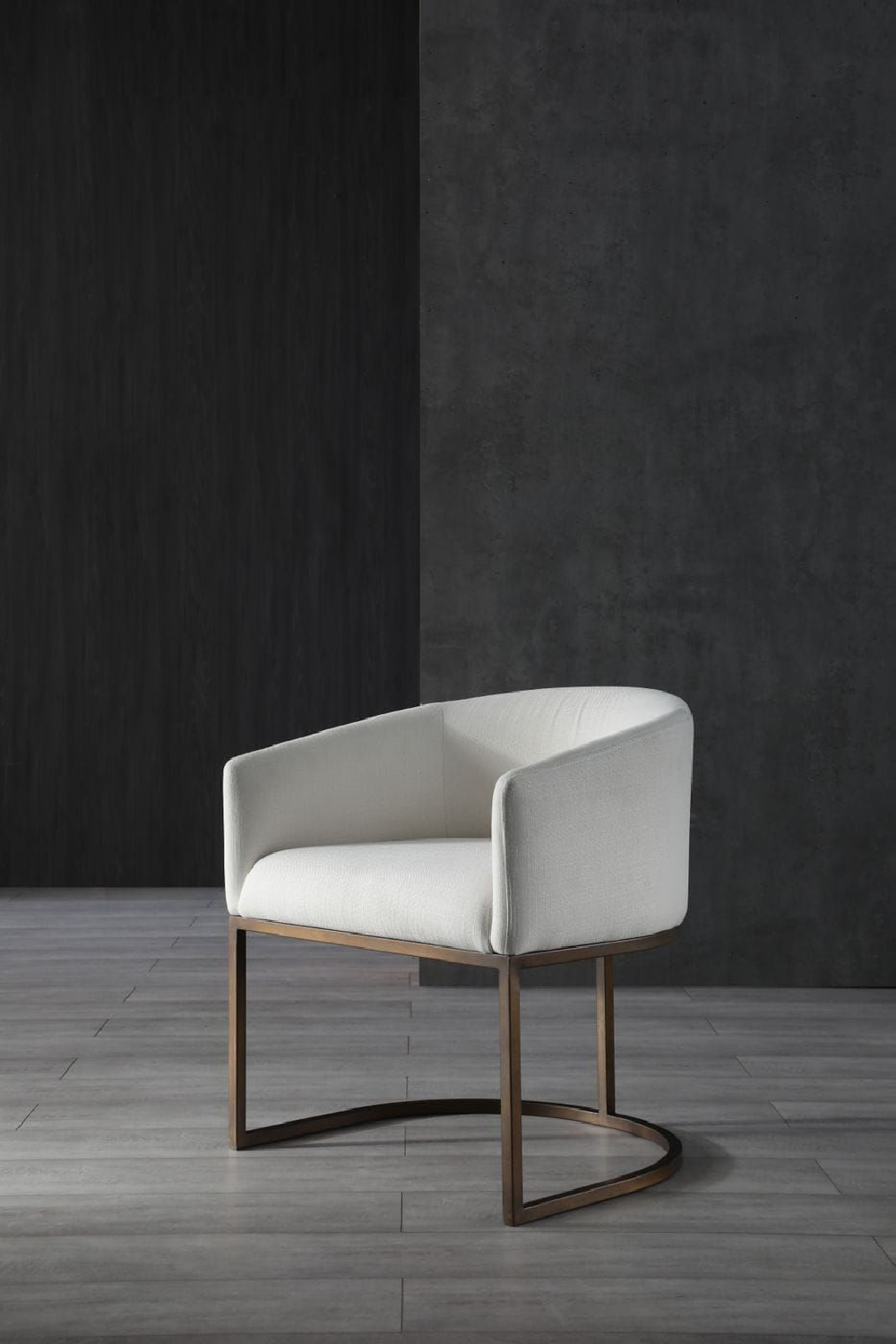   Cantilevered Curved-Back Dining Chair | Oroa.com