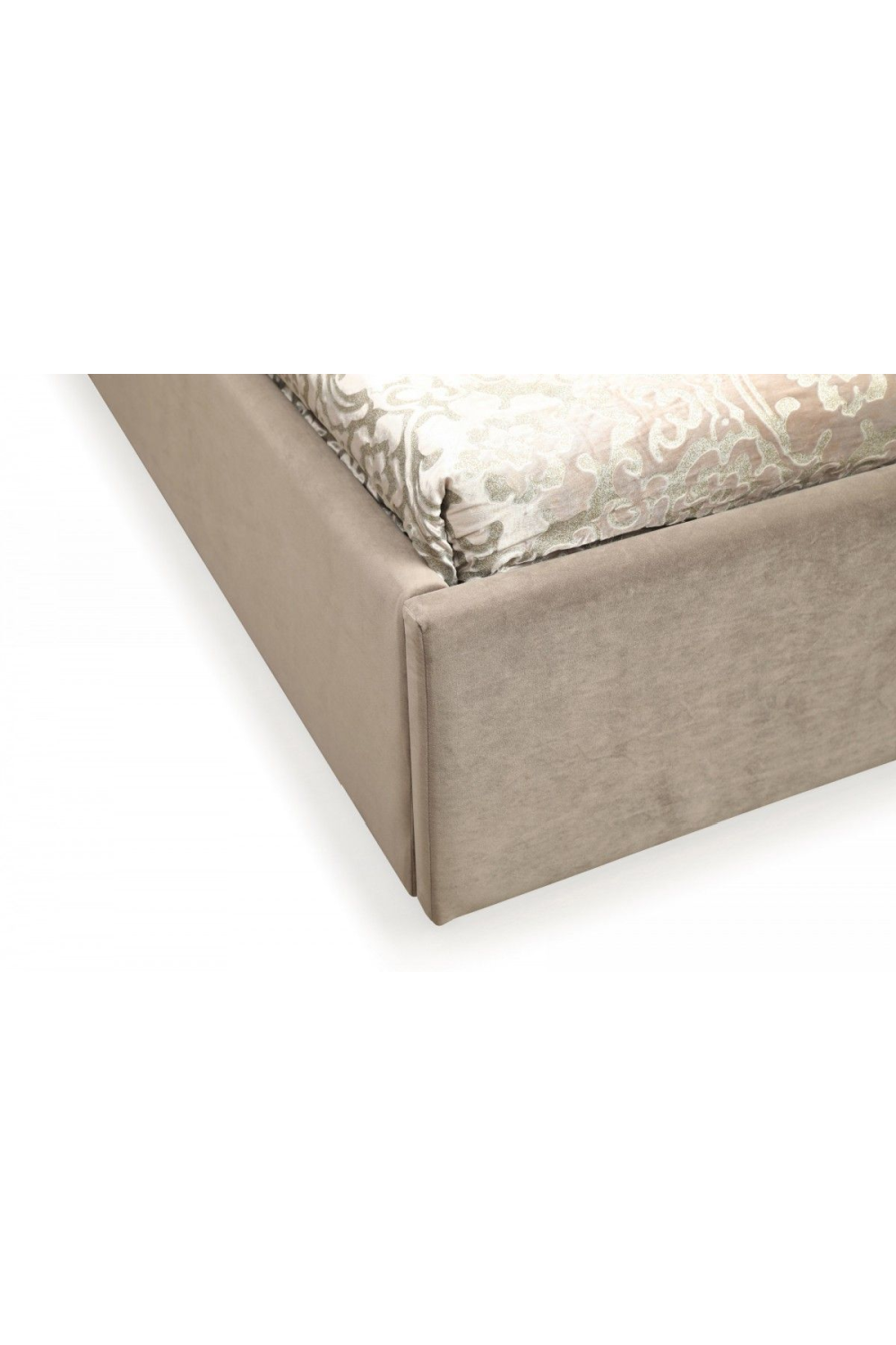   Tufted Beige Velvet Queen Bed | Oroa.com