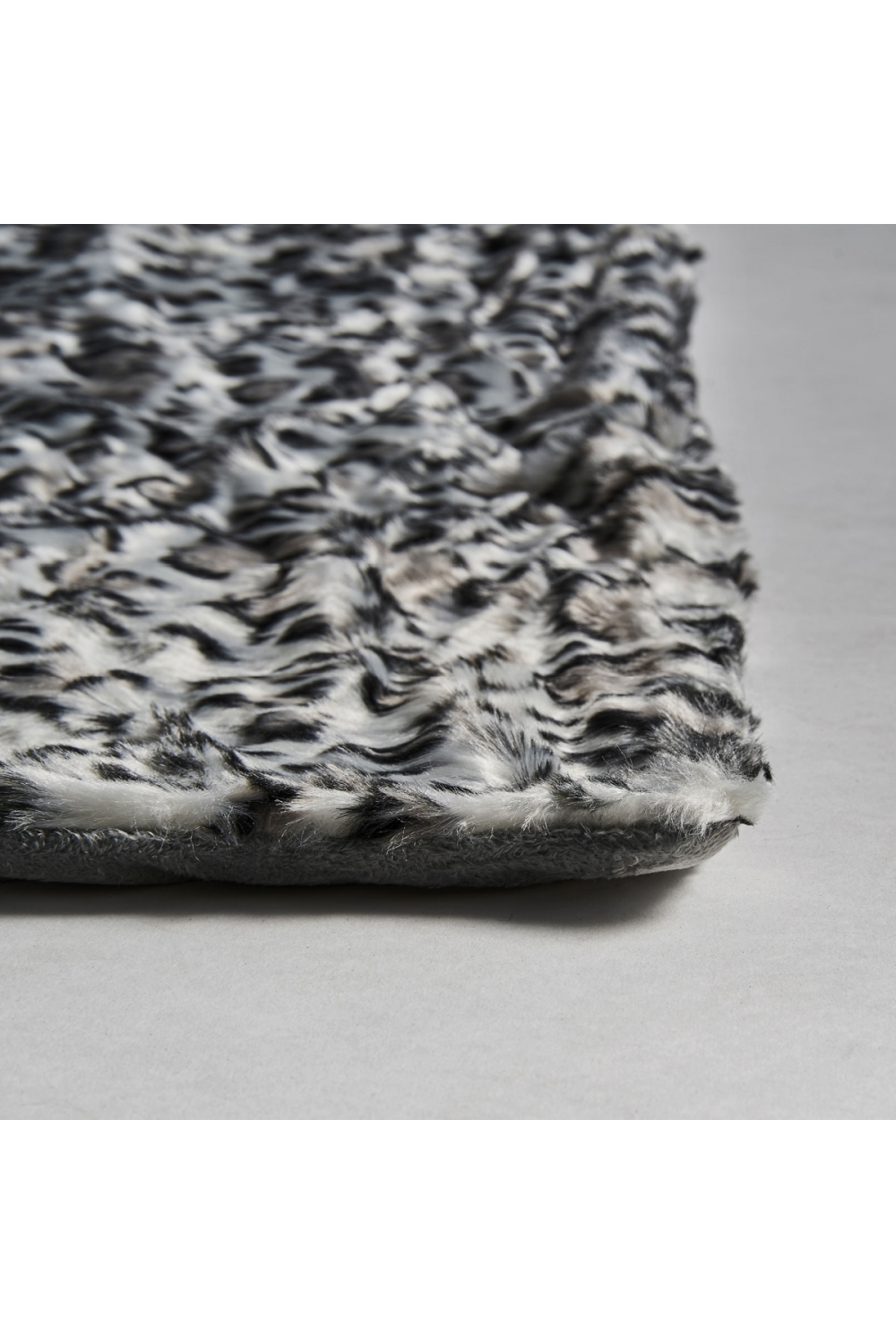   Two-Toned Furry Throw Blanket | Oroa.com