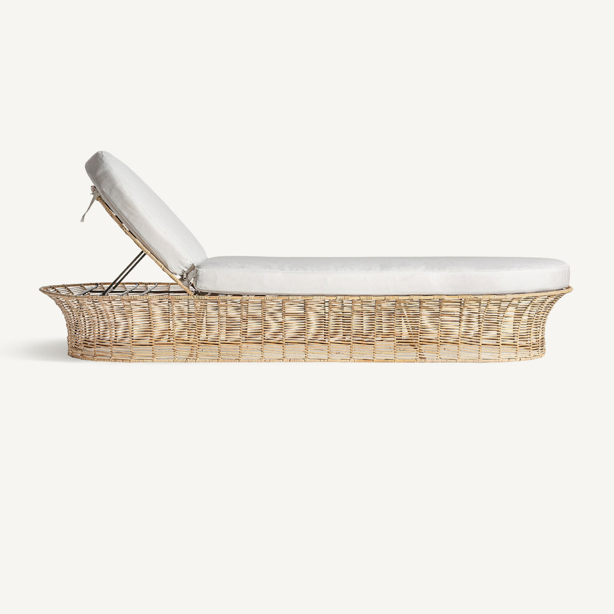   Cushioned Rattan Sun Lounger | Oroa.com