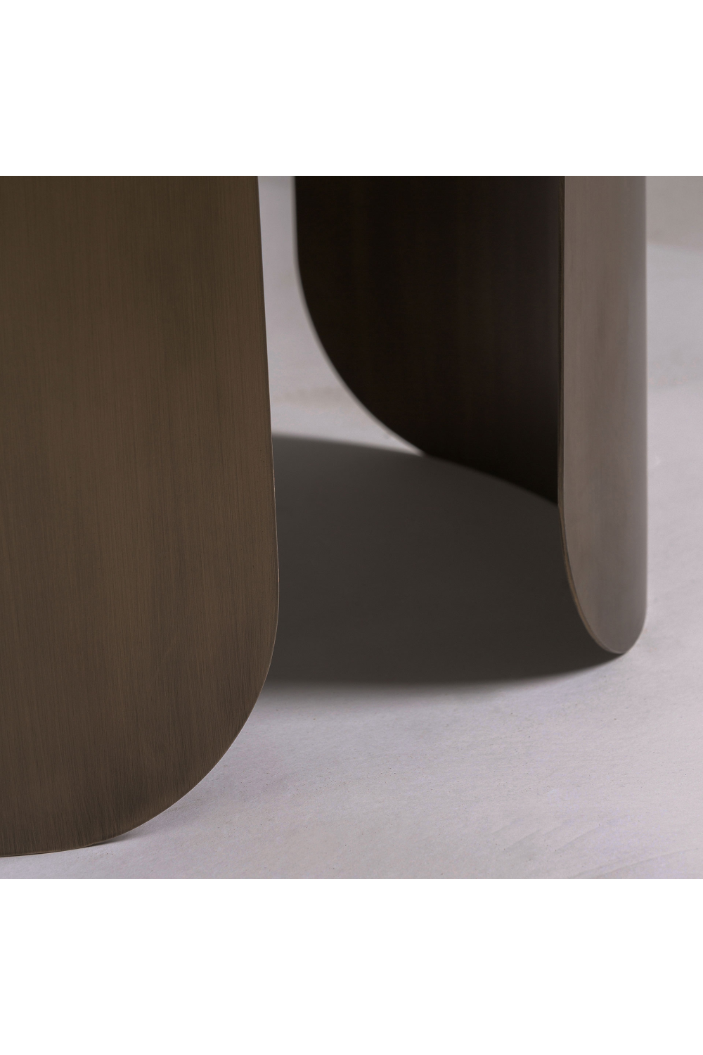   Gray Stone Round Dining Table | Oroa.com
