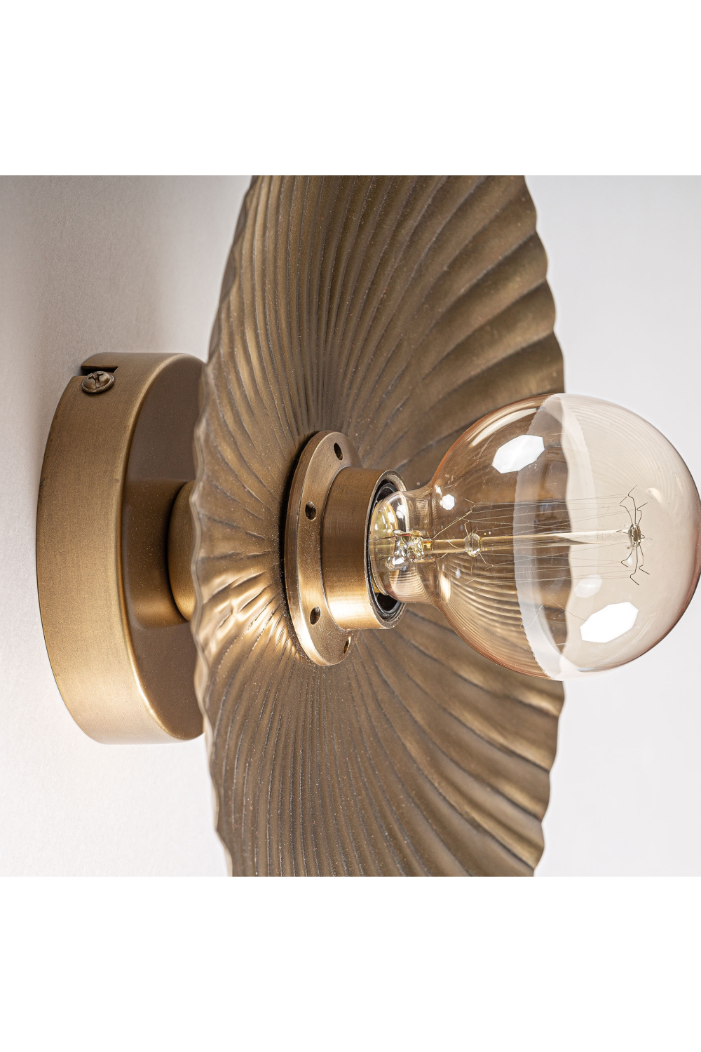   Gold Fluted Wall Lamp | Oroa.com