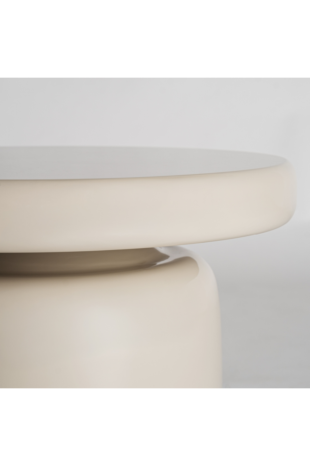   White Fiber Glass Side Table | Oroa.com