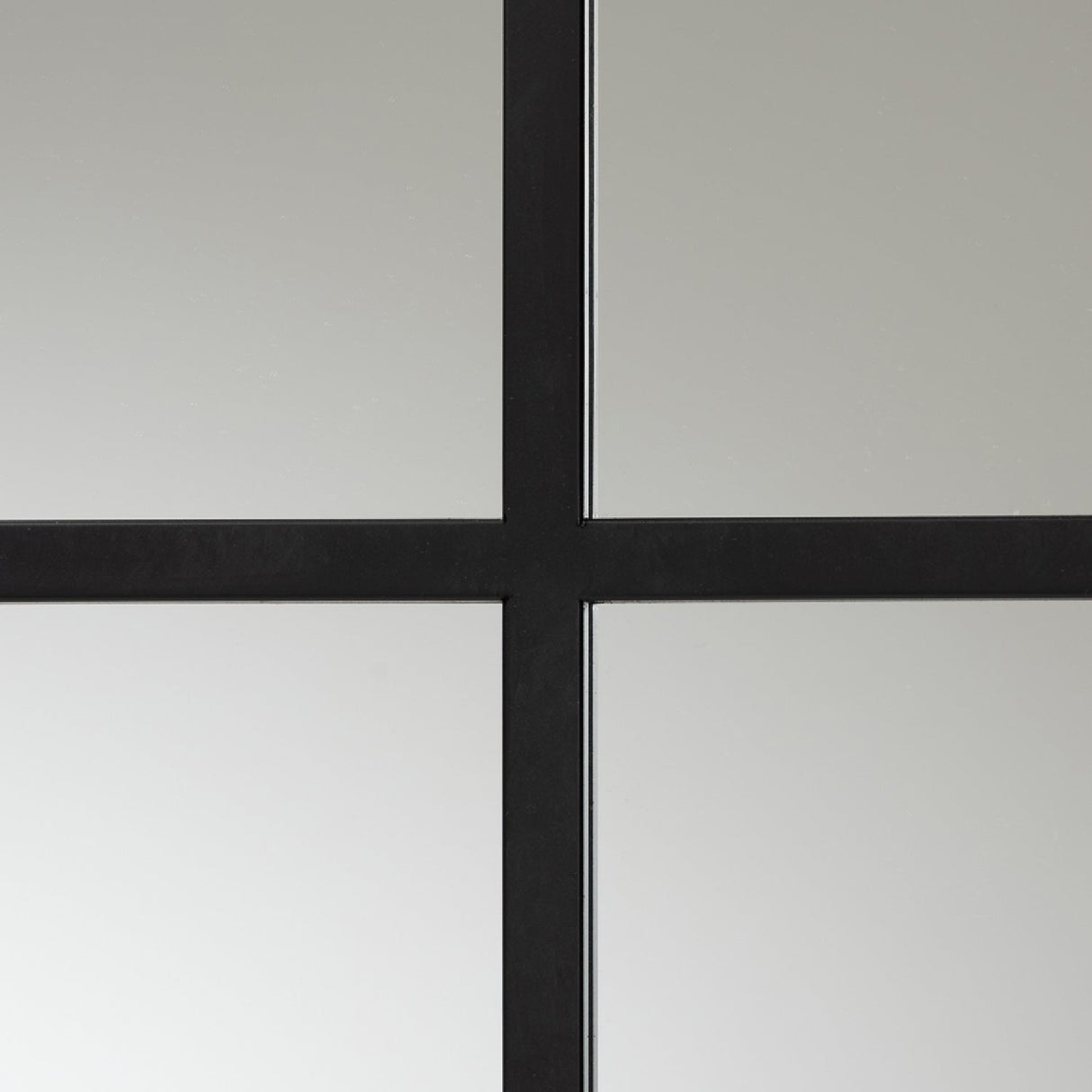   Contract furniture - Black Metal Accent Wall Mirror -  www.oroatrade.com | Oroa.com