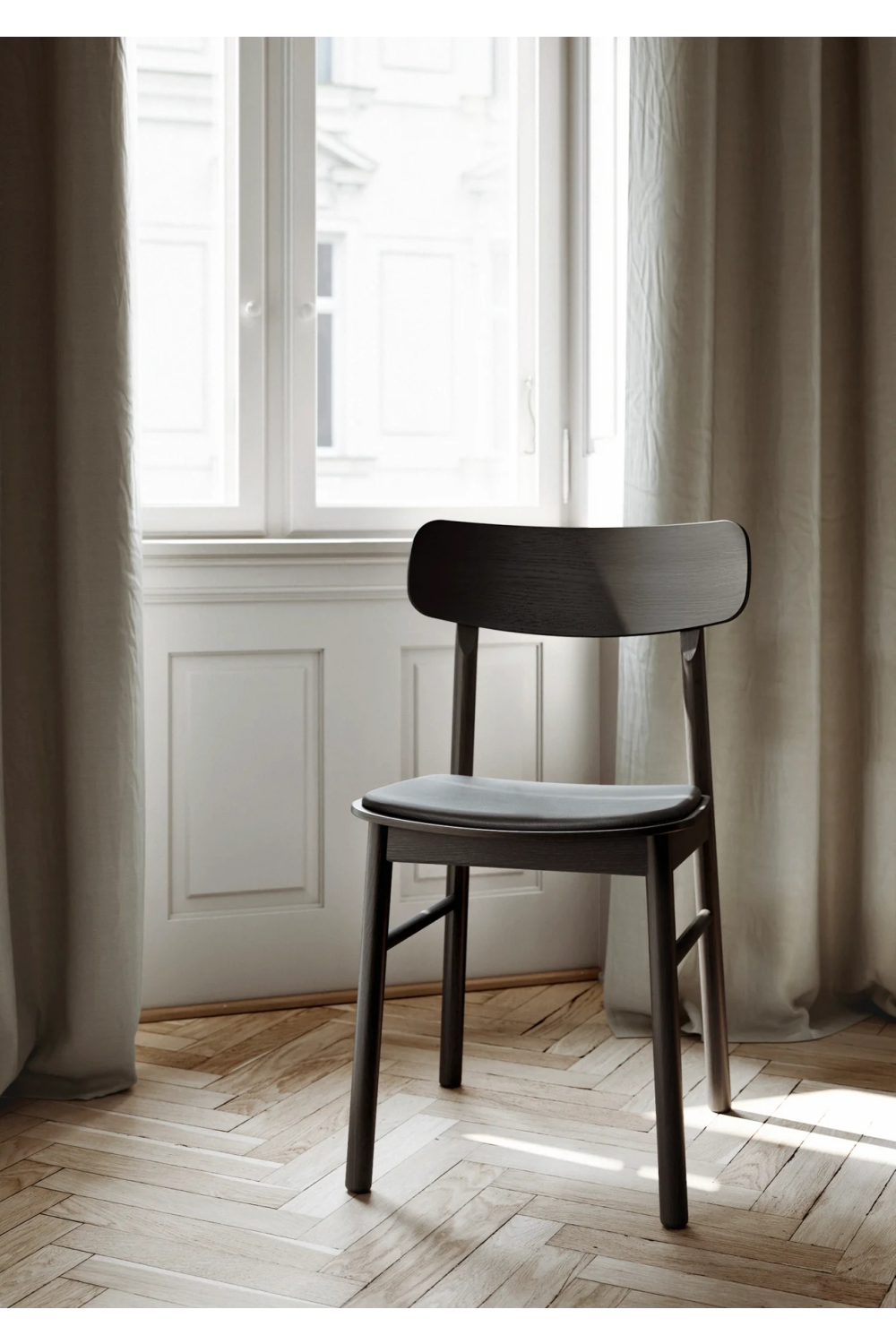   Leather Seat Dining Chair | Oroa.com