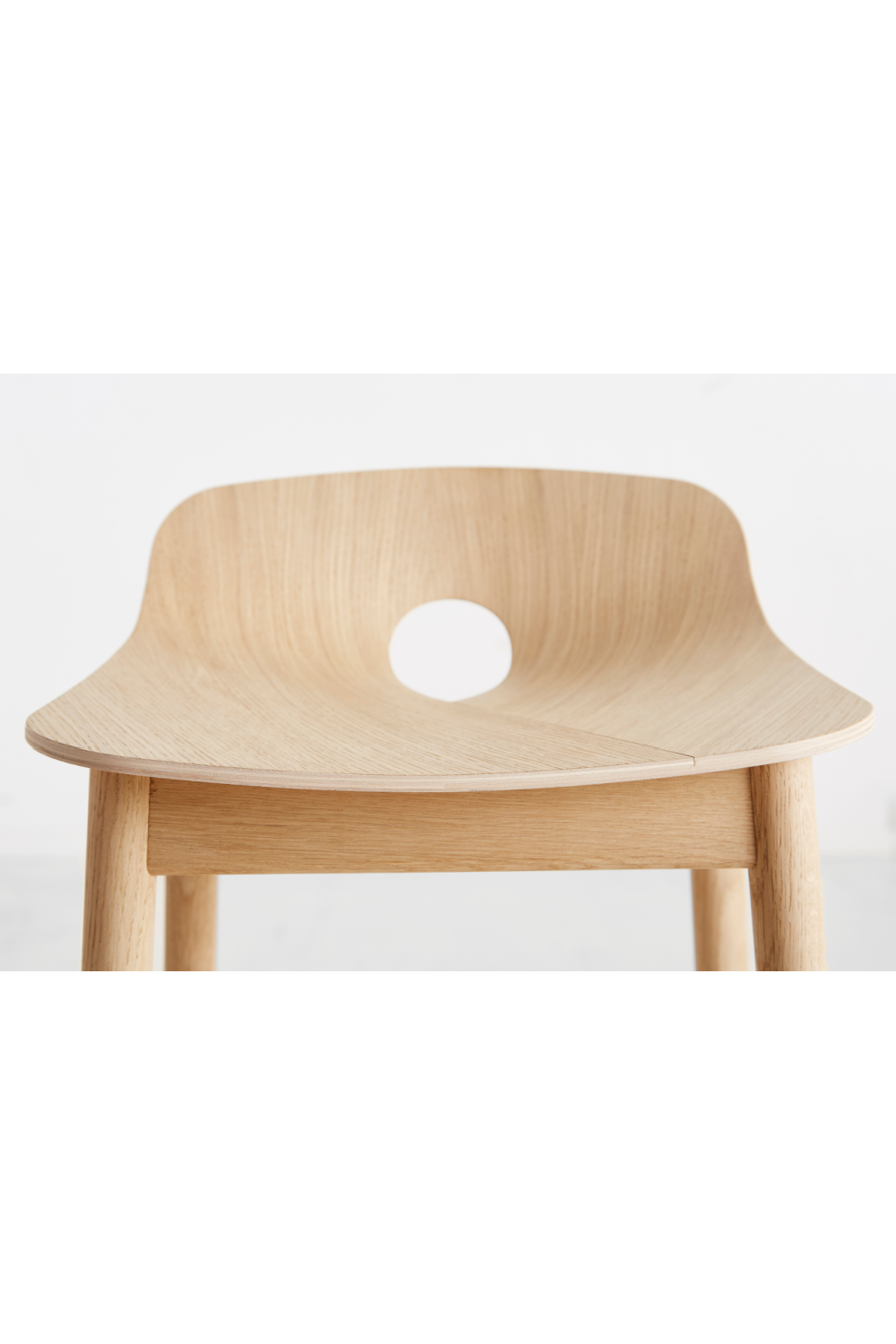   Classic Oak Bar Stool | Oroa.com