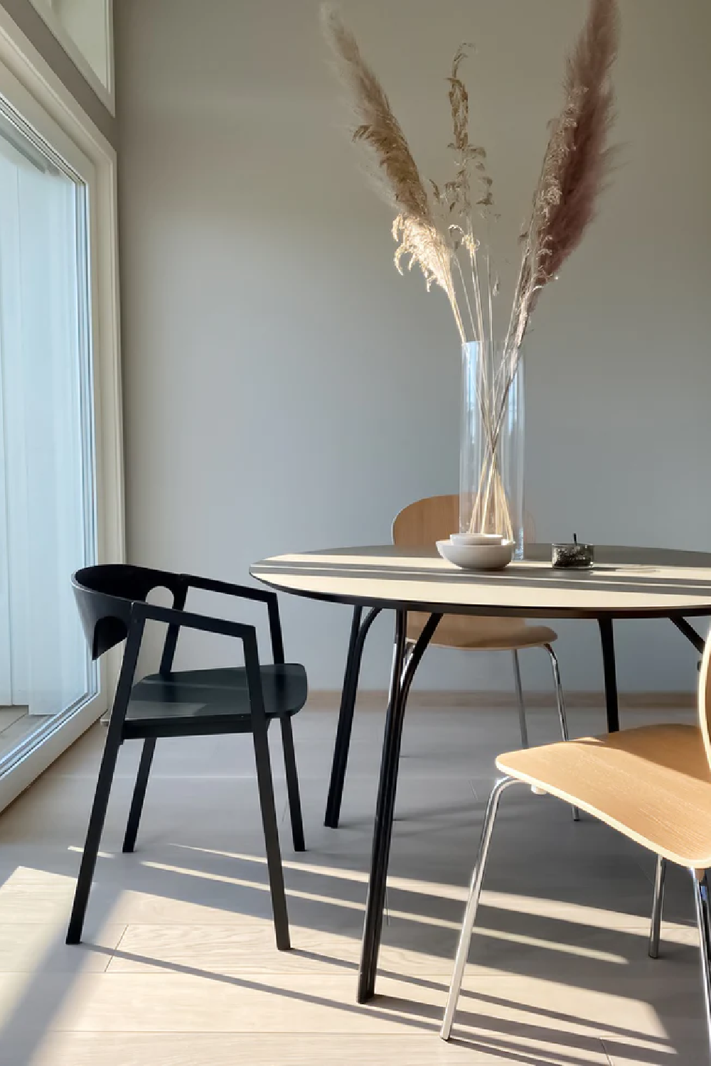   Minimalist Round Dining Table M | Oroa.com