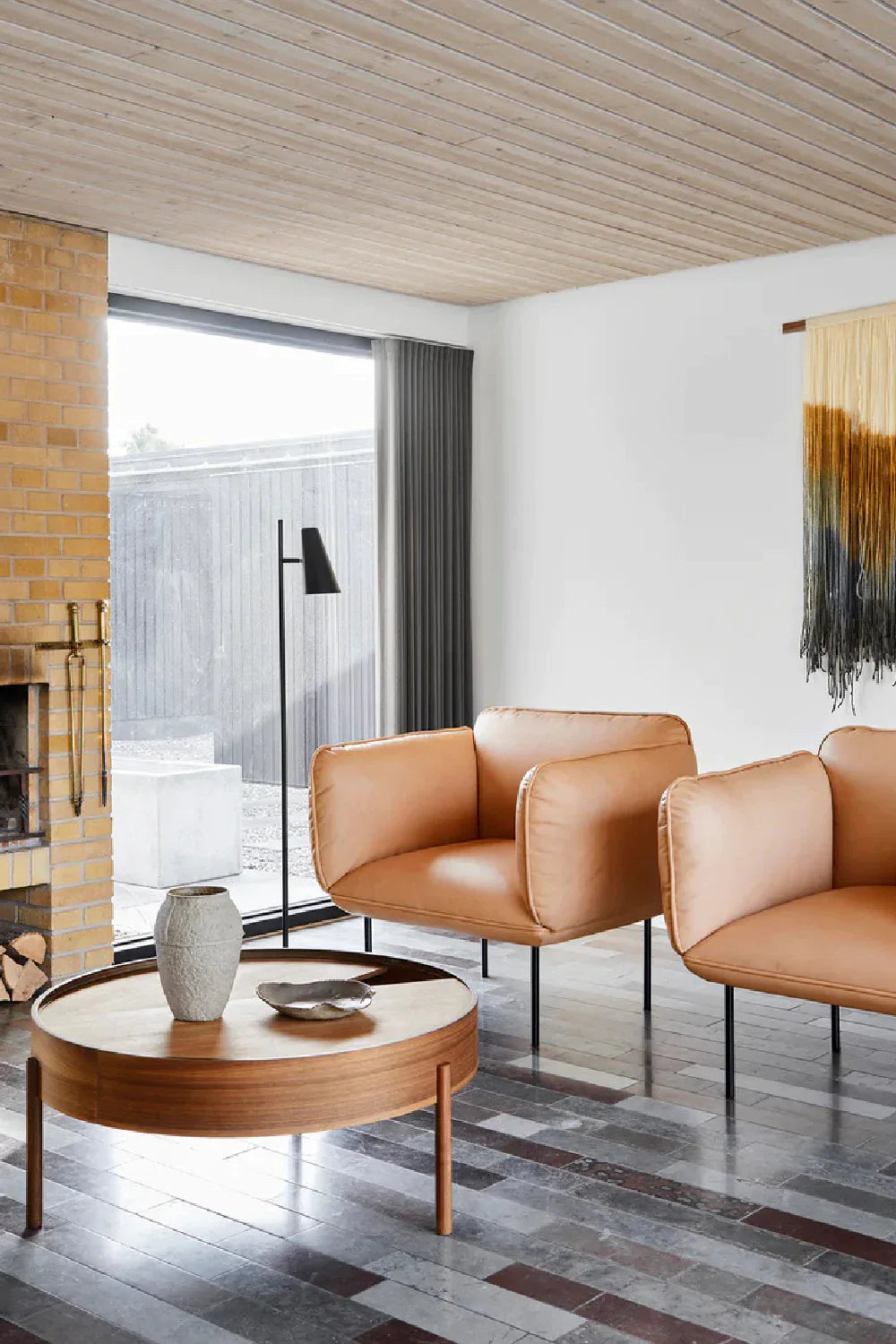   Contemporary Round Coffee Table L | Oroa.com