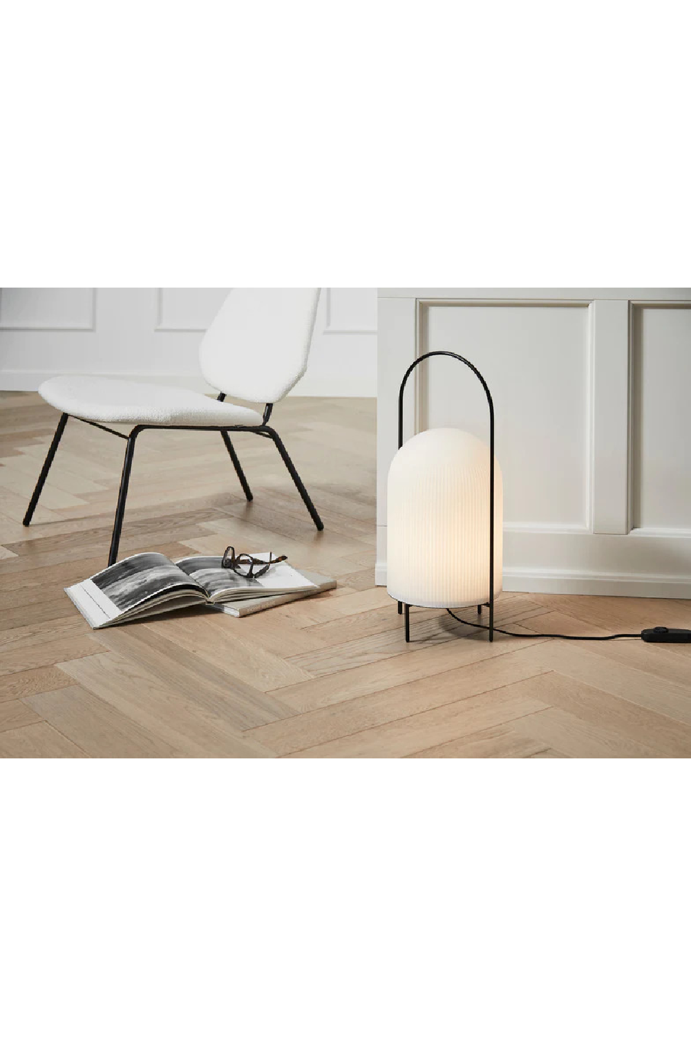   White Glass Contemporary Floor Lamp | Oroa.com