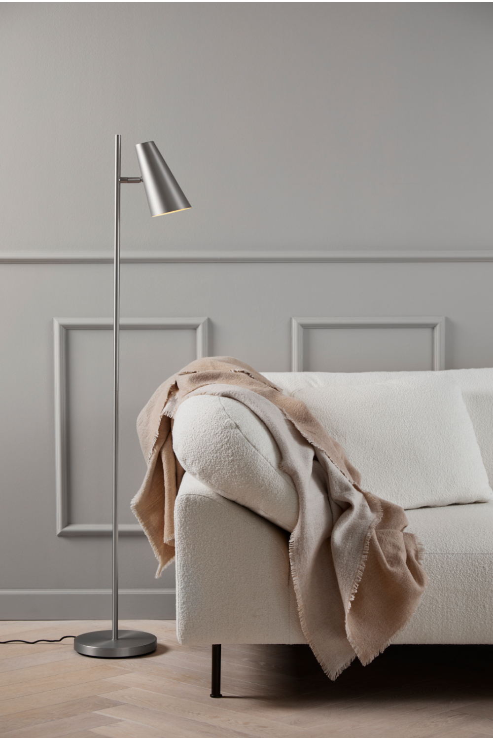   Conical Minimalist Floor Lamp | Oroa.com