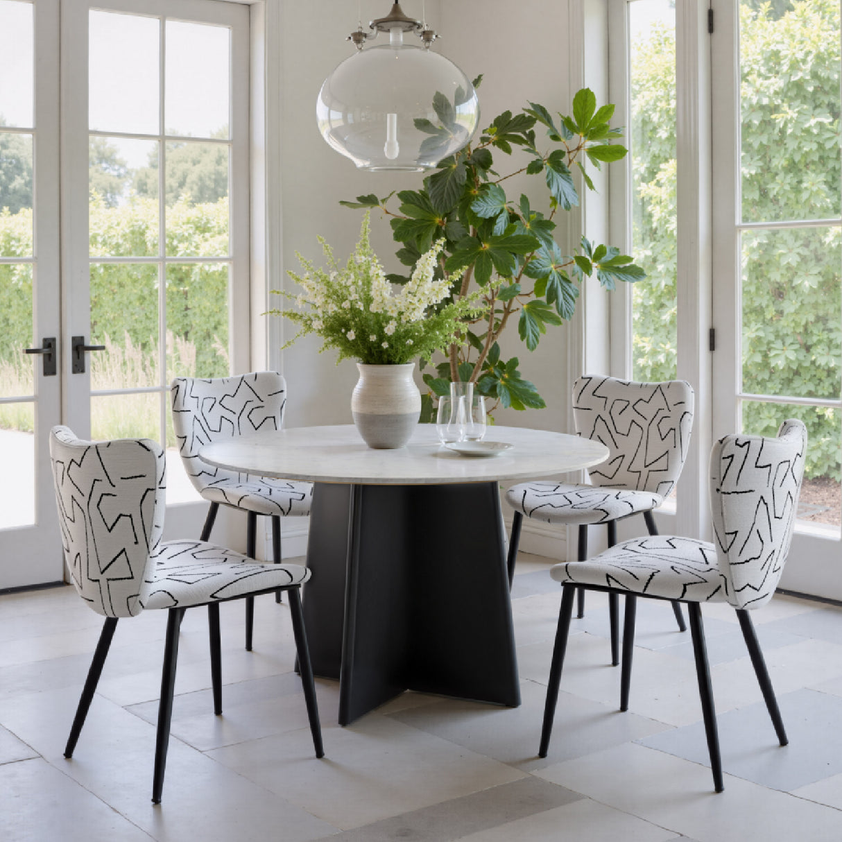   Round White Dining Table | Oroa.com