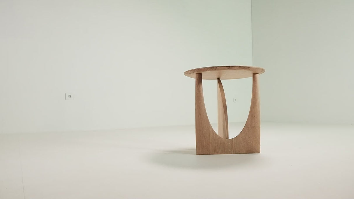   Modern Varnished Side Table | Oroa.com