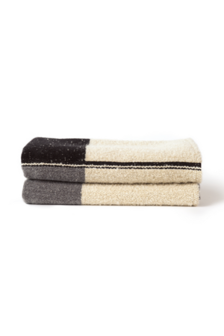   Tri-Color Throw Blanket | Oroa.com