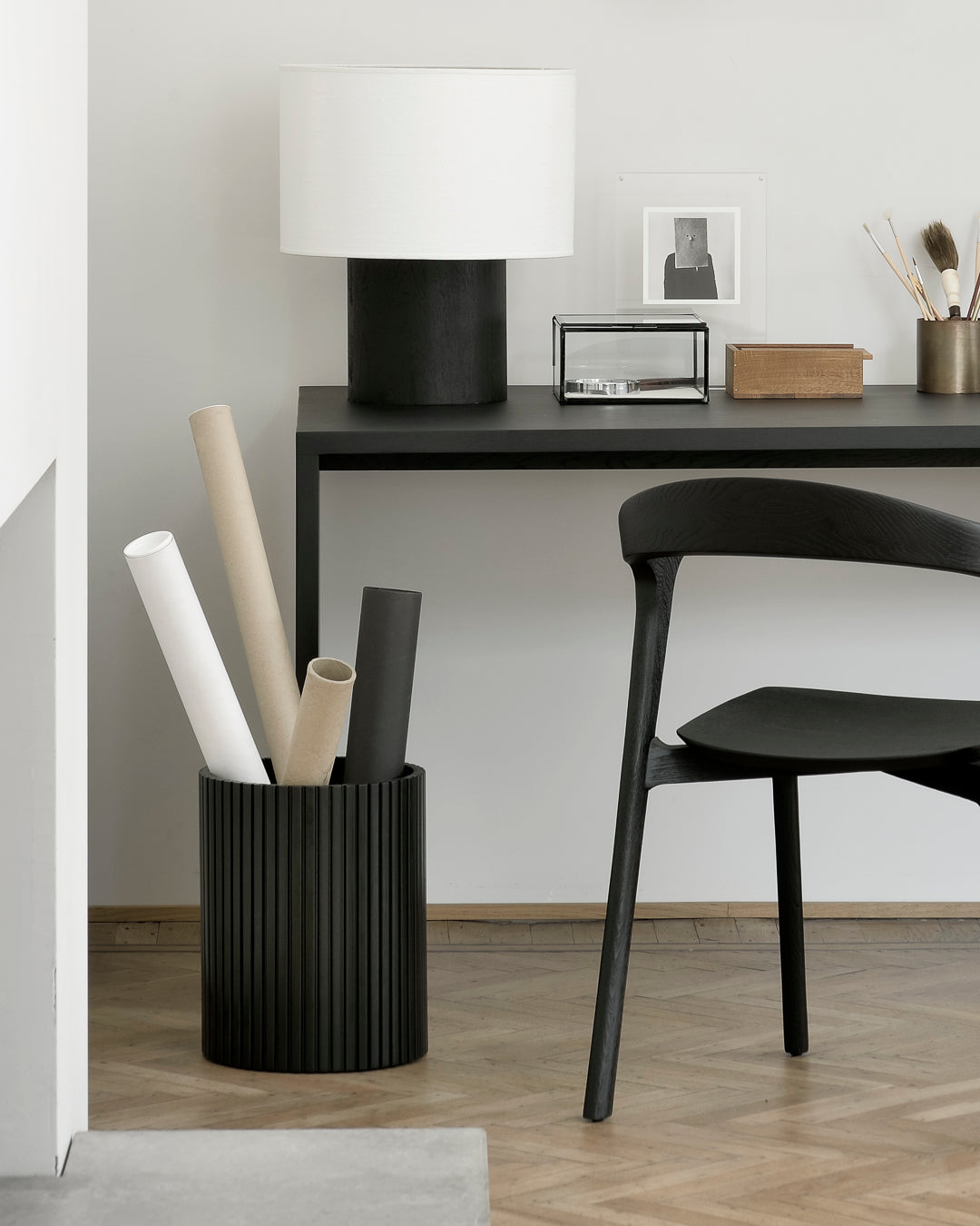   Cylindrical Black Mahogany Paper Basket | Oroa.com