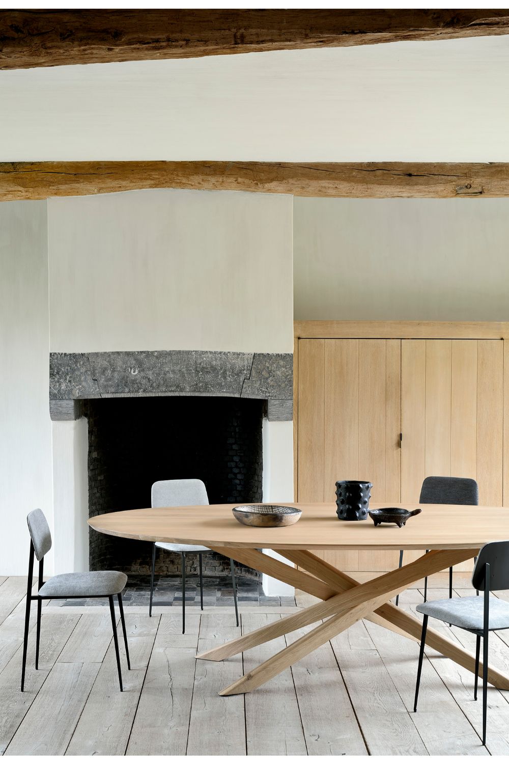   Oval Oak Dining Table | Oroa.com