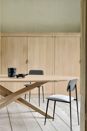   Oval Oak Dining Table | Oroa.com