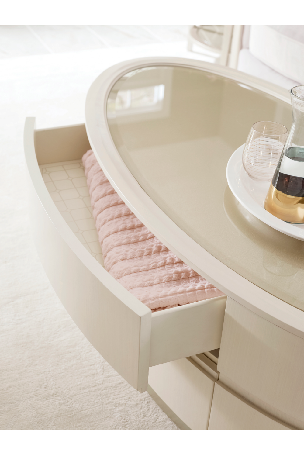  Oval White Cocktail Table | Oroa.com